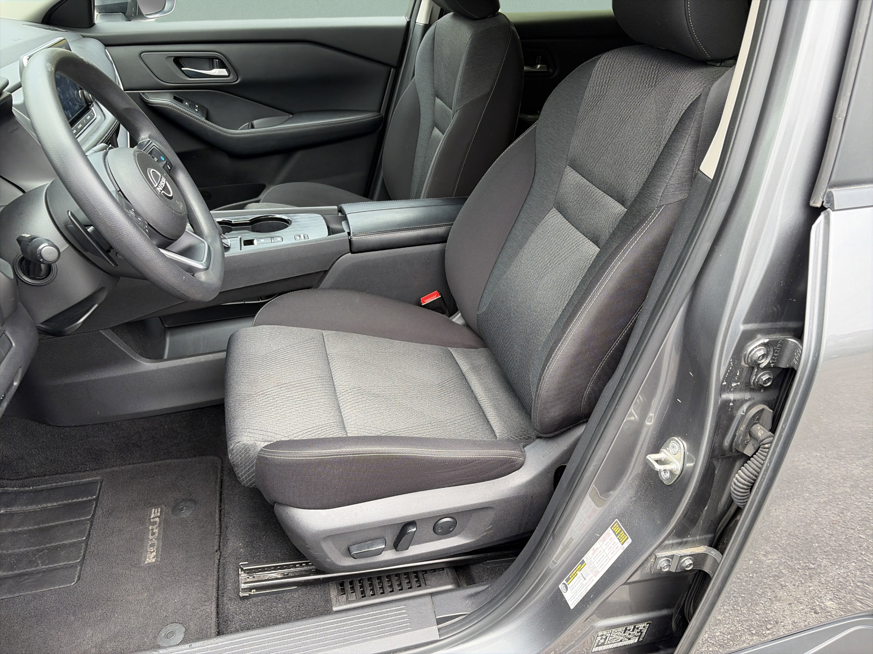 Used 2024 Nissan Rogue SV FWD image 22
