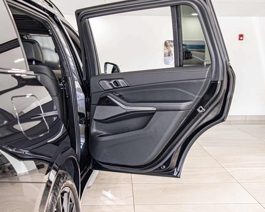 Used 2026 BMW X7 xDrive40i w/ M Sport Package AWD/4WD image 41