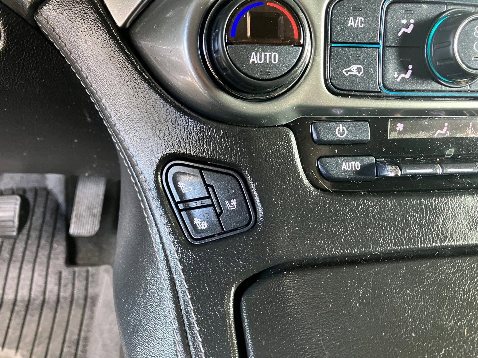 Used 2018 Chevrolet Tahoe Premier w/ RST 6.2L Performance Edition AWD/4WD image 28