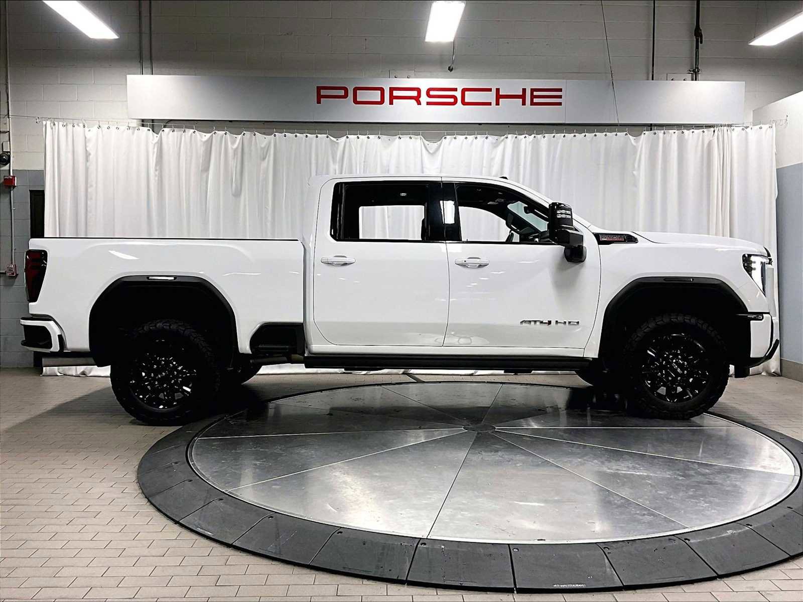 Used 2024 GMC Sierra 2500 AT4 w/ AT4 Premium Plus Package image 9