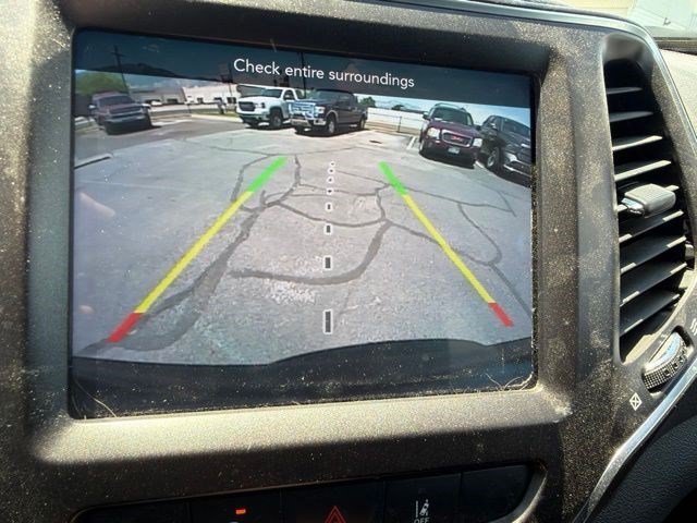 Used 2021 Jeep Cherokee Trailhawk AWD/4WD image 18