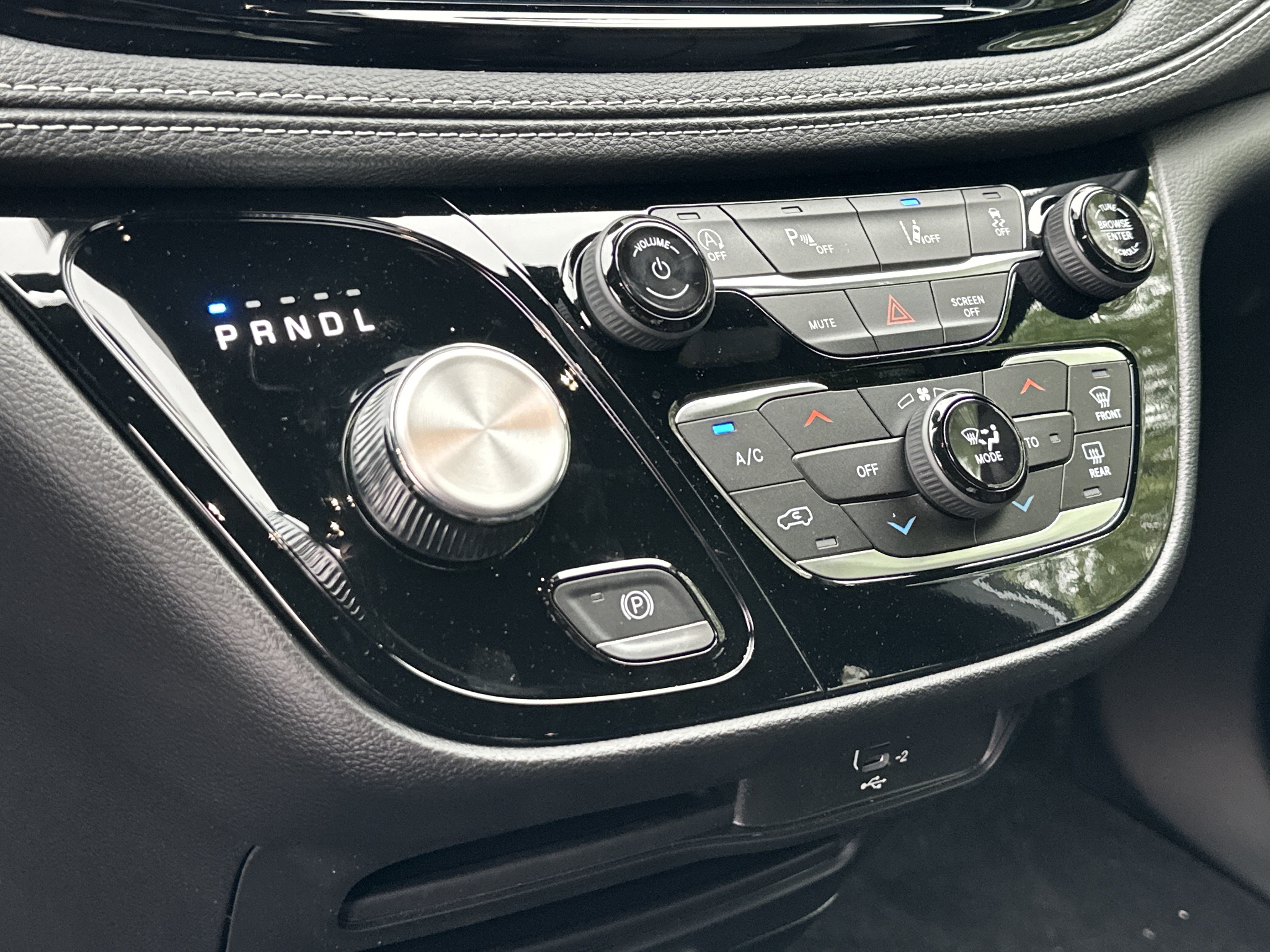 New 2027 Chrysler Pacifica Select AWD/4WD image 5