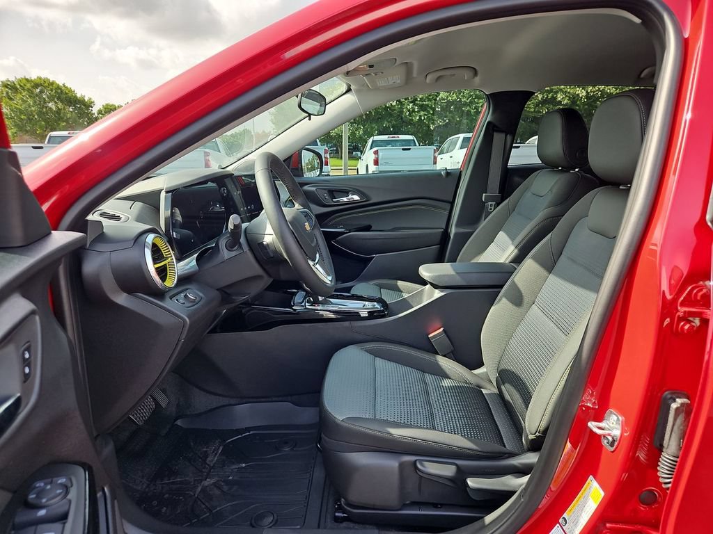 Certified 2026 Chevrolet Trax LT w/ LT Convenience Package FWD image 11