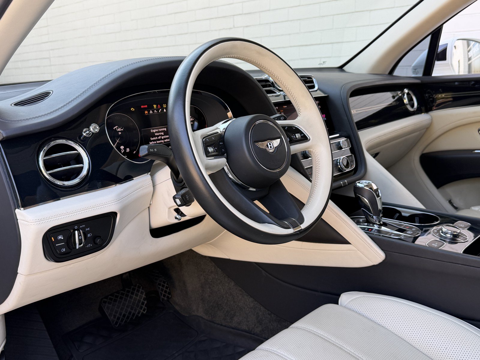 Certified 2023 Bentley Bentayga Extended Wheelbase AWD/4WD image 15