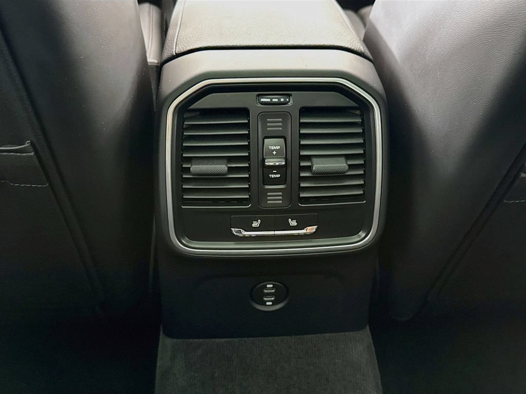 Certified 2025 Porsche Macan AWD/4WD image 27