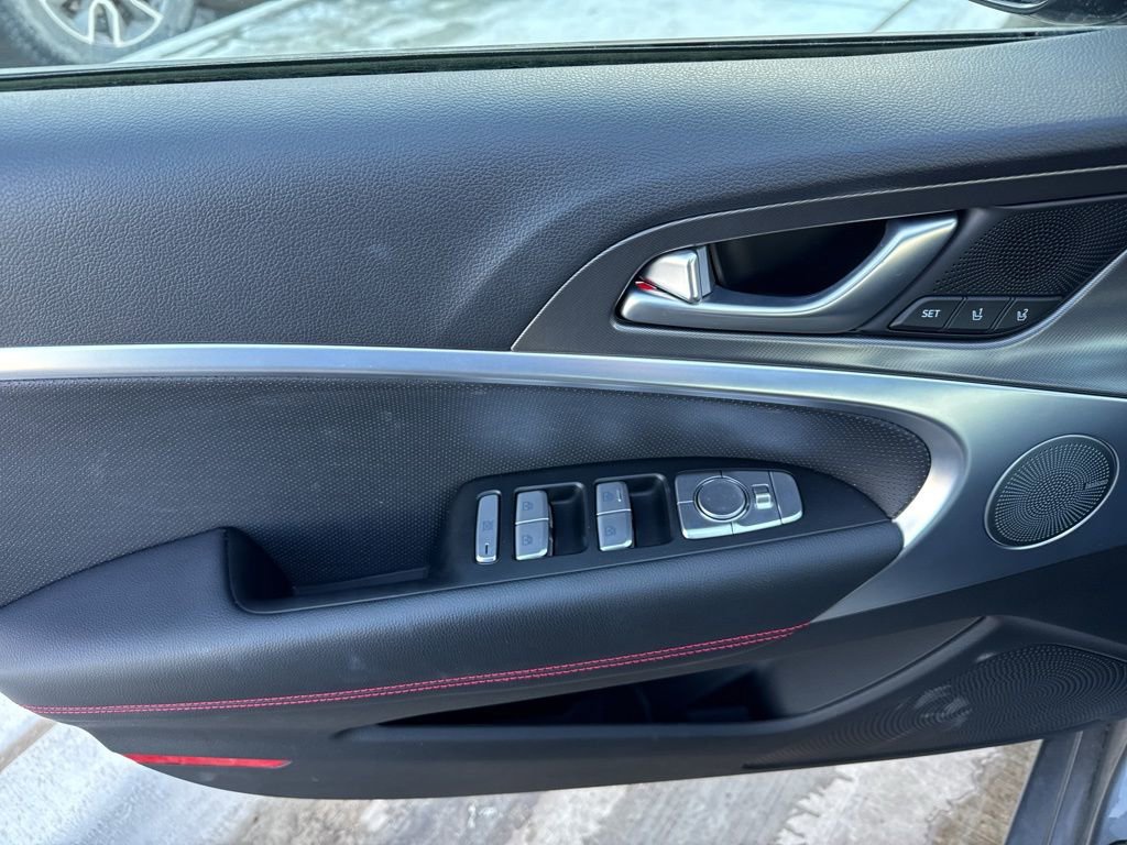 Used 2025 Genesis G70 2.5T w/ Sport Prestige Package RWD image 20