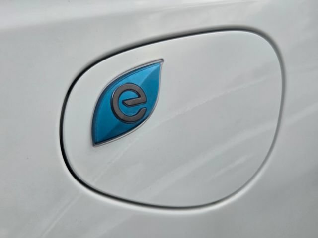 Used 2023 Chrysler Pacifica Touring-L FWD image 4