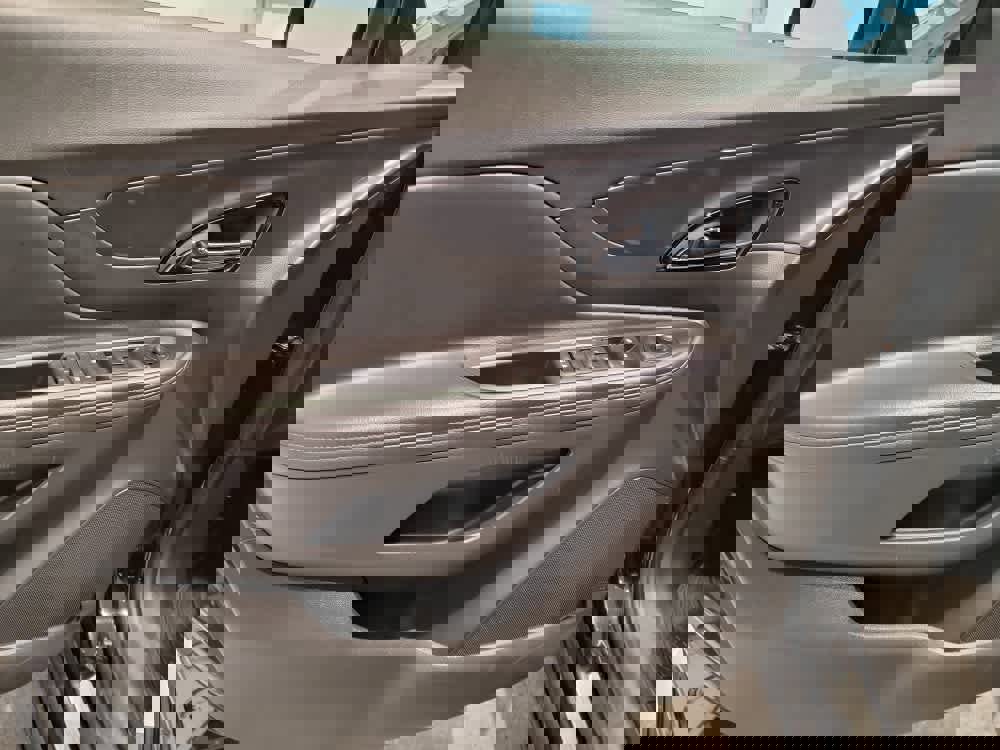 Used 2019 Buick Encore Sport Touring image 9