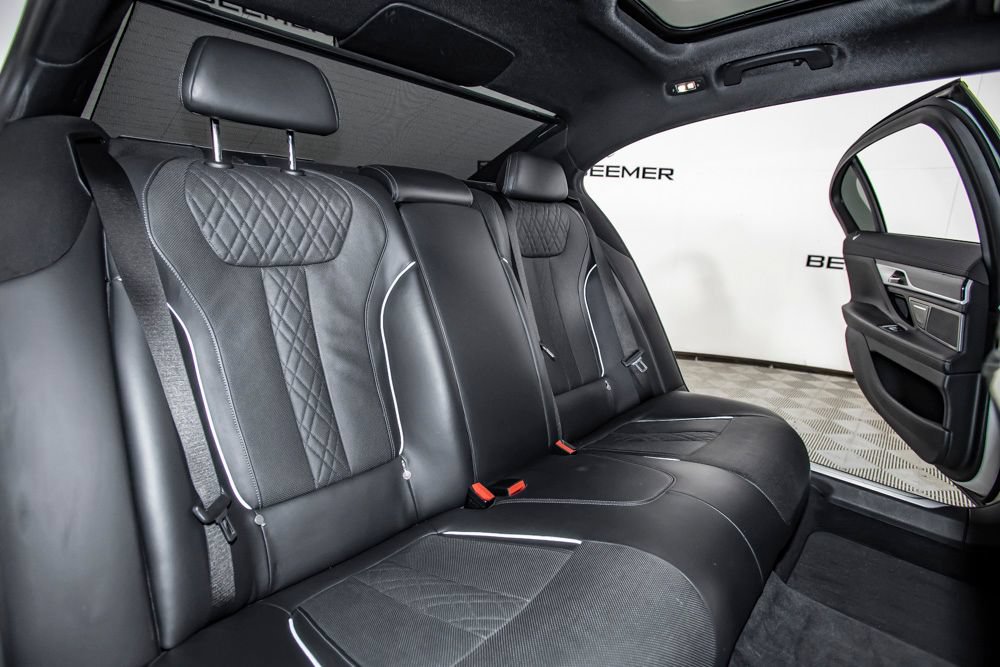 Used 2021 BMW 750i xDrive w/ M Sport Package AWD/4WD image 15