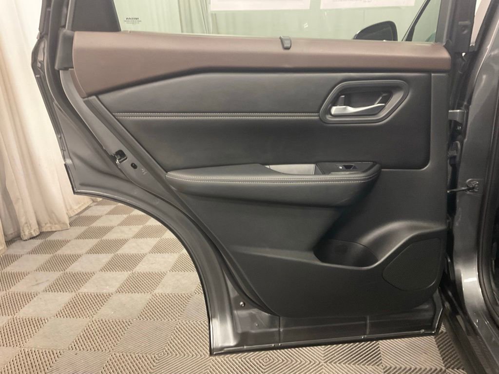 Used 2023 Nissan Rogue SV w/ SV Premium B Package AWD/4WD image 34