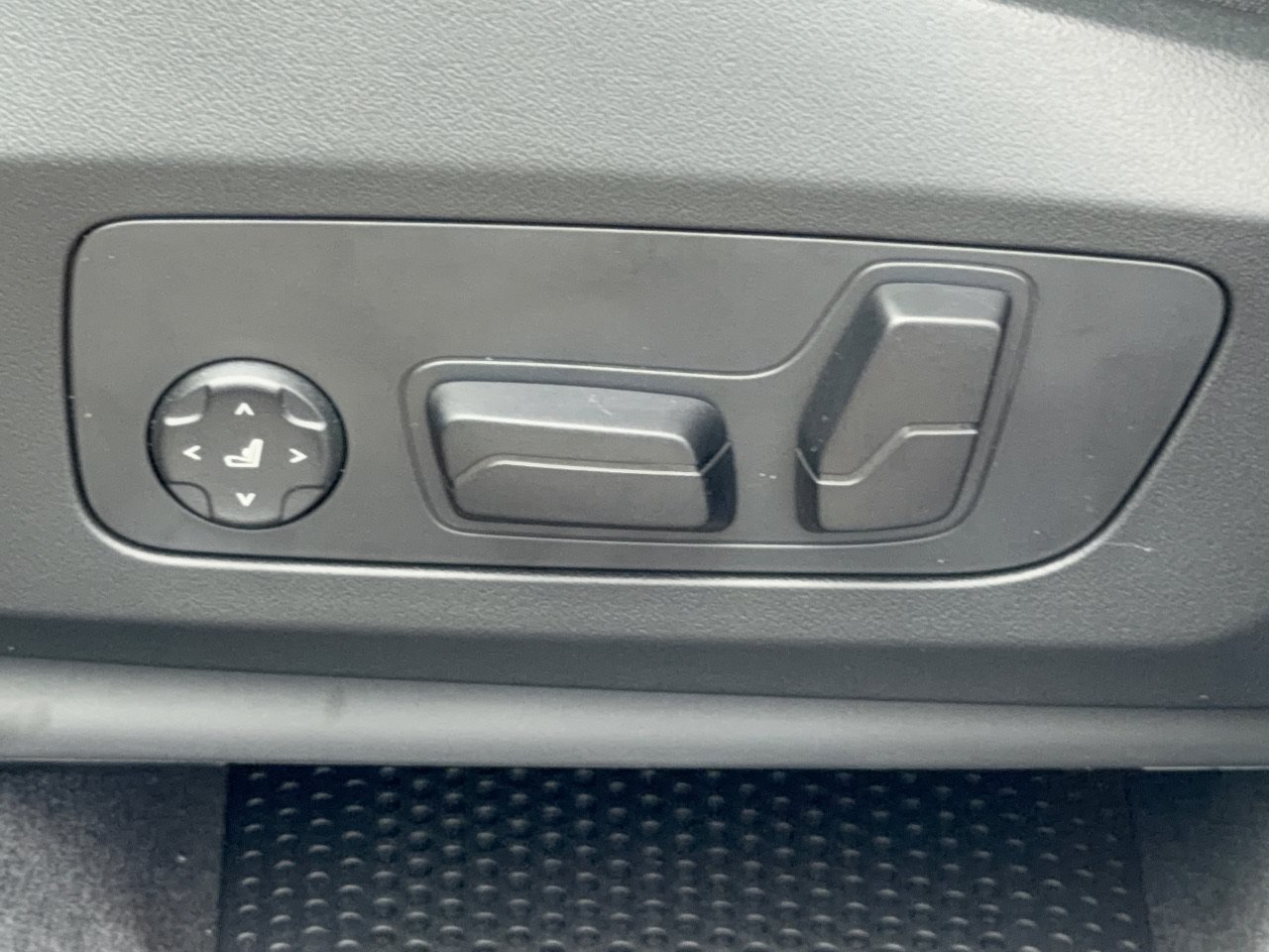 New 2027 BMW X1 xDrive28i AWD/4WD image 16