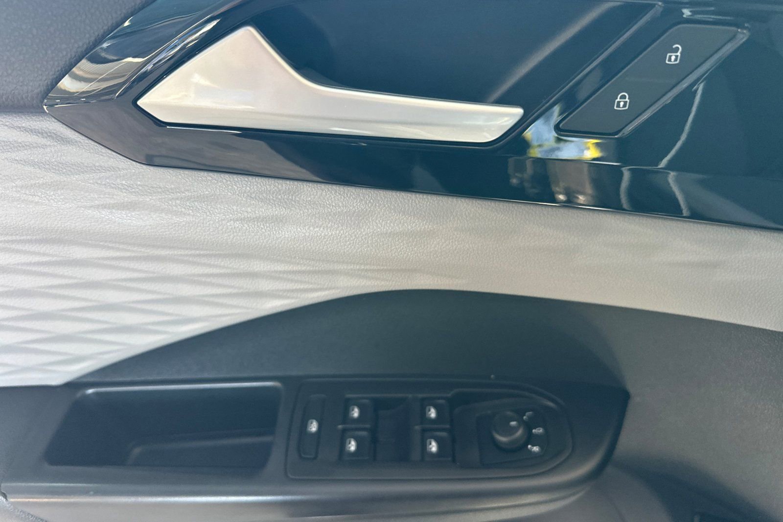 Used 2023 Volkswagen Taos S FWD image 11