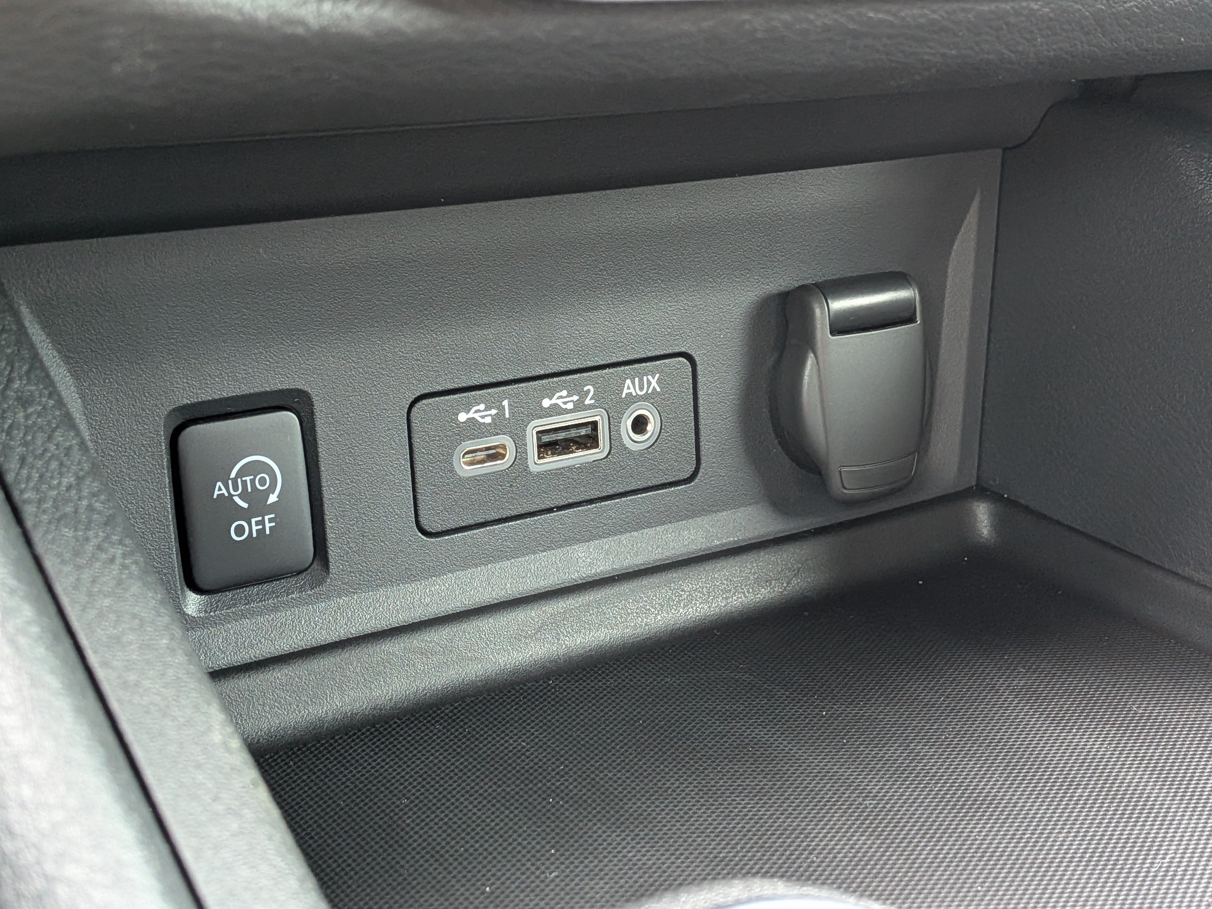 Used 2025 Nissan Sentra SV FWD image 31