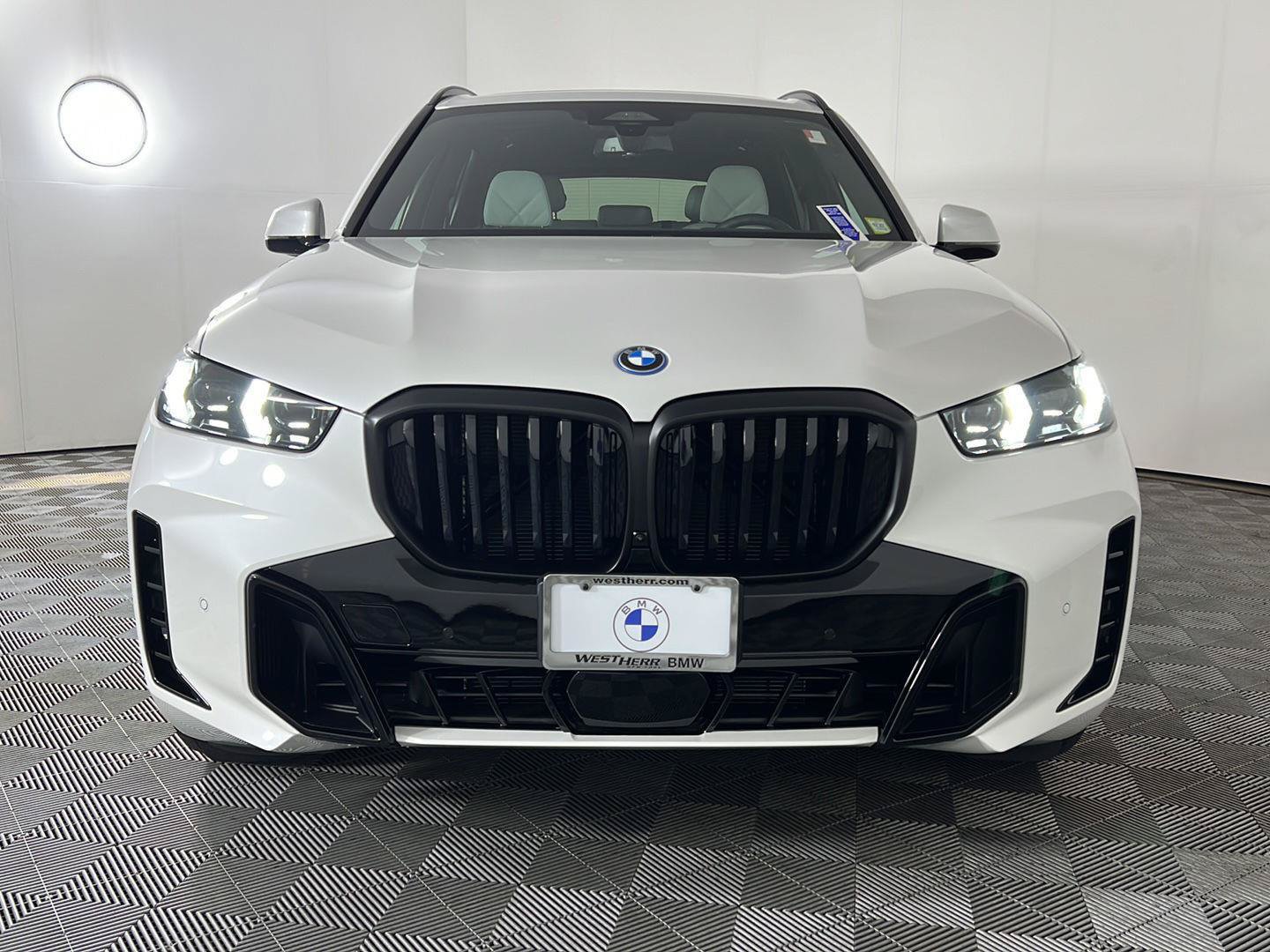 Used 2026 BMW X5 xDrive50e w/ M Sport Package AWD/4WD image 13