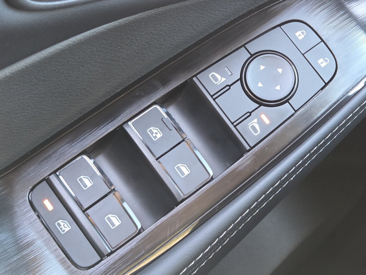 New 2027 Nissan Rogue SV w/ Cold Weather Package AWD/4WD image 33