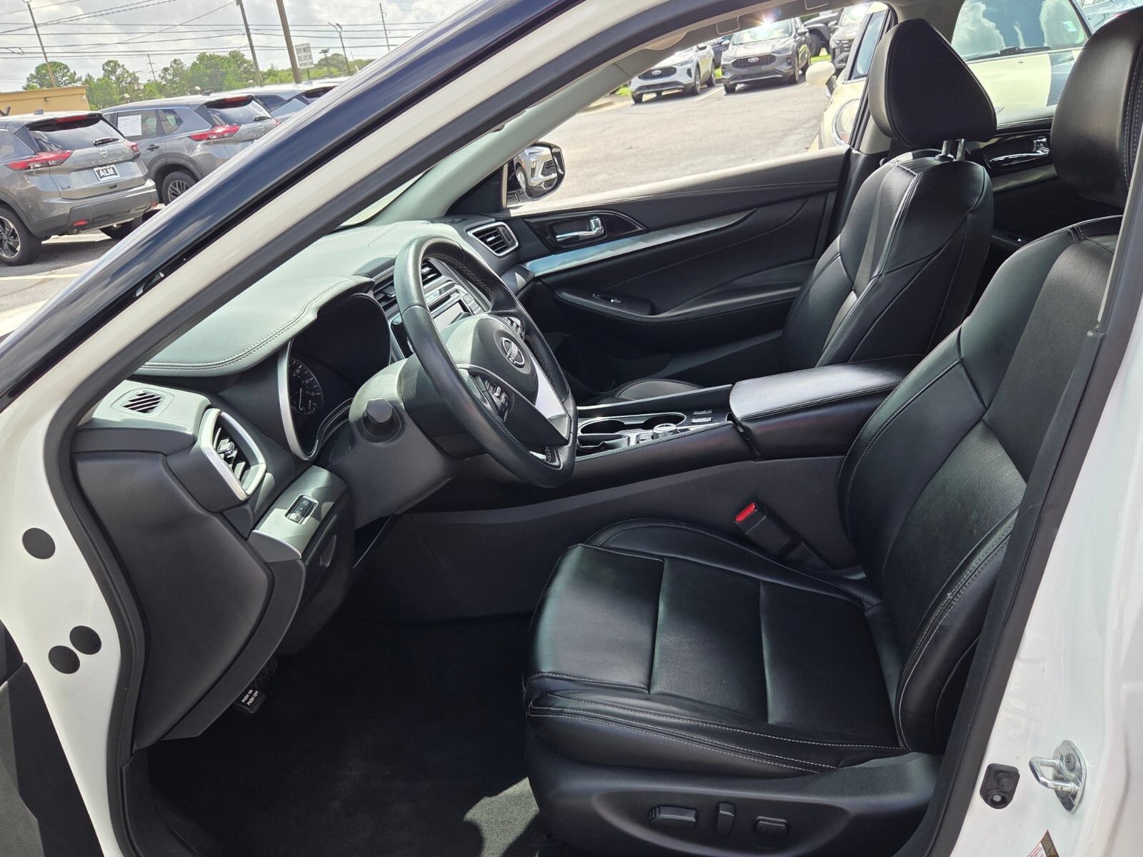 Used 2023 Nissan Maxima SV w/ Floor Mat Group FWD image 5