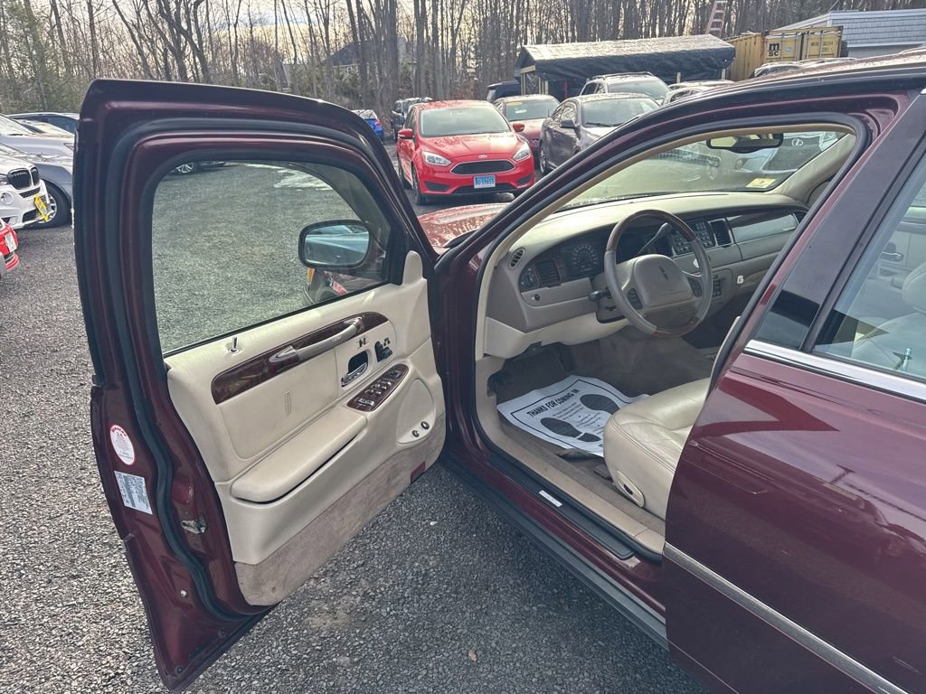 Used 2000 Lincoln Town Car Cartier image 28