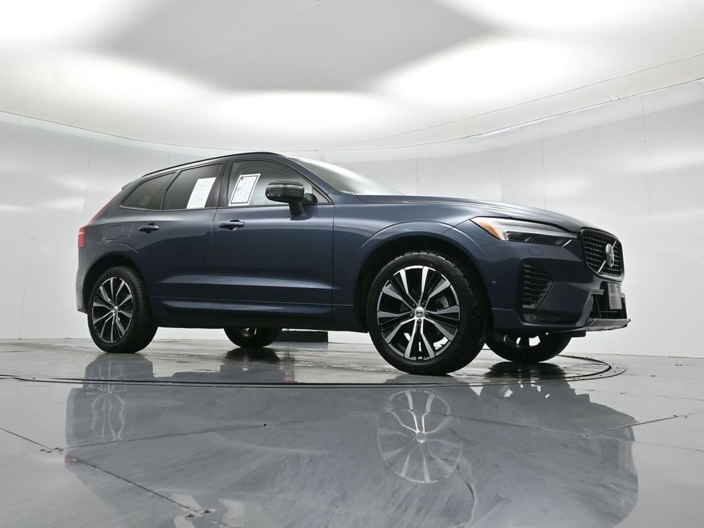 Used 2023 Volvo XC60 B5 Plus image 3