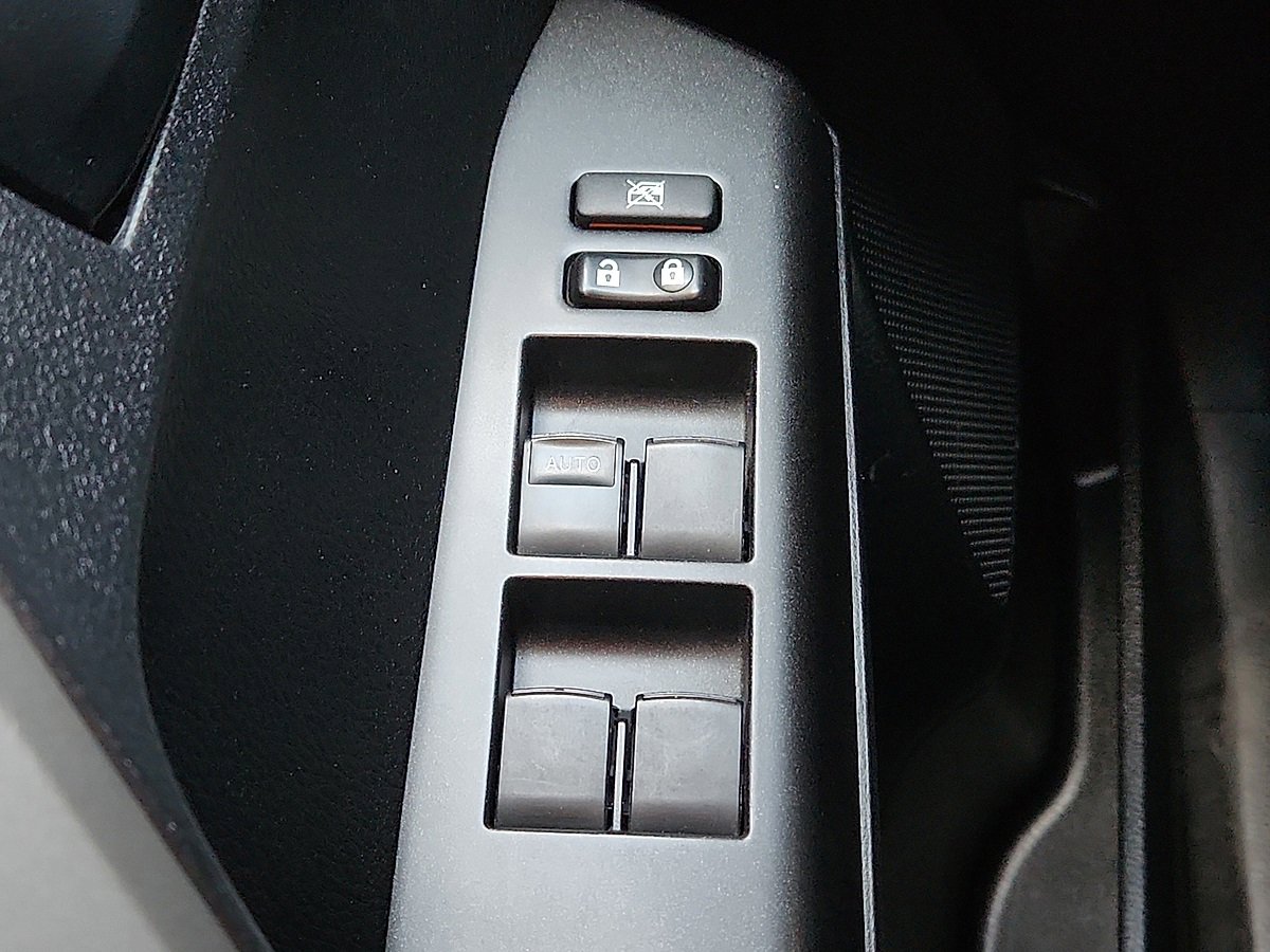 Used 2018 Toyota RAV4 LE w/ Carpet Mat Package image 10