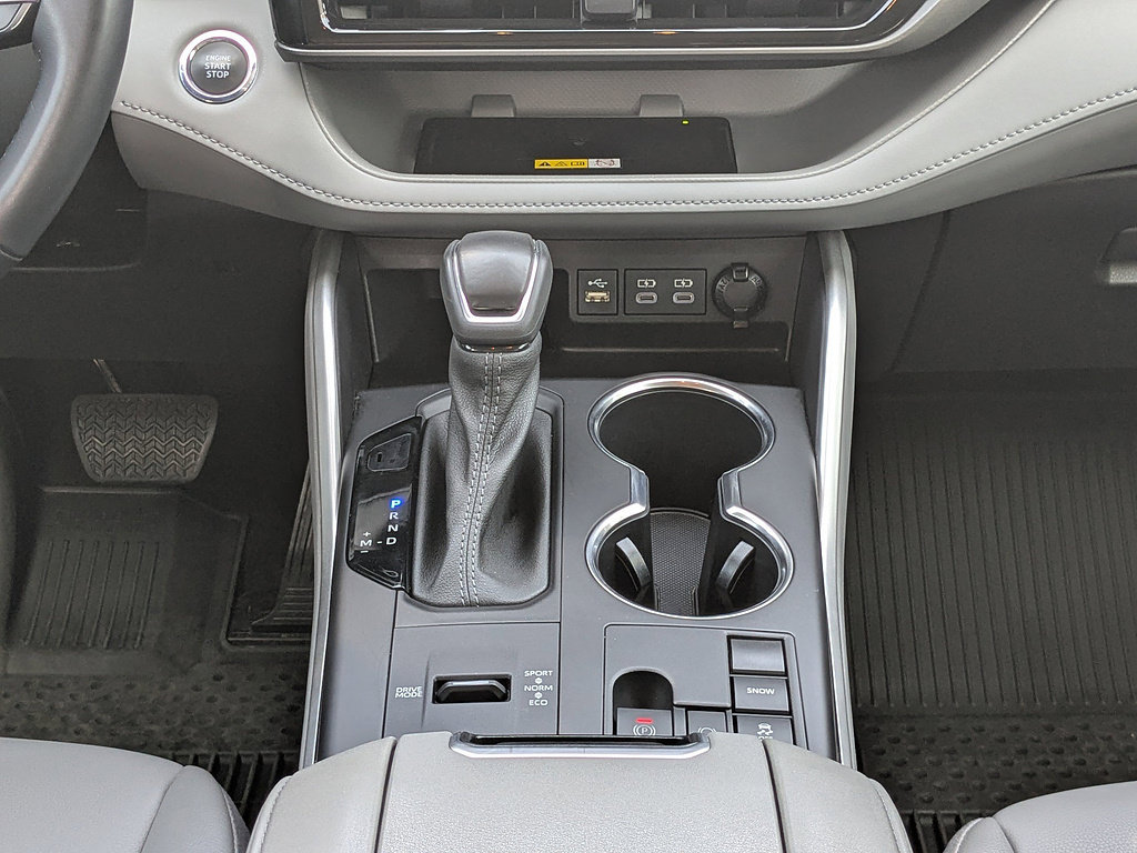 Used 2023 Toyota Highlander XLE FWD image 33