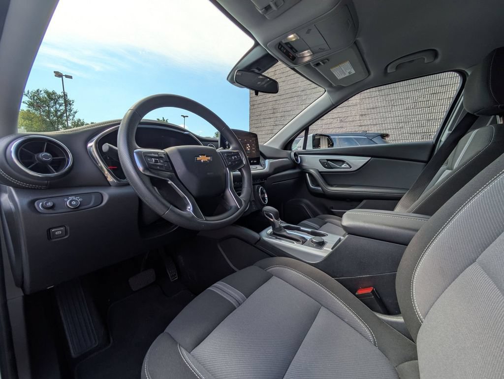 Used 2025 Chevrolet Blazer LT FWD image 15