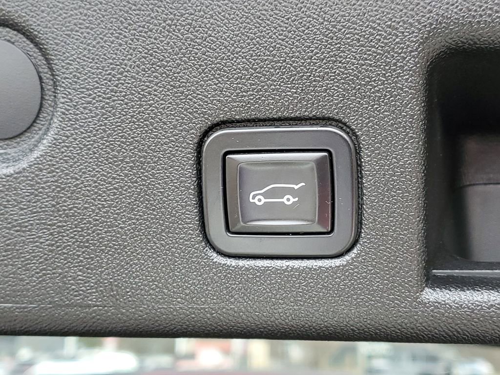 Used 2020 Chevrolet Equinox LT w/ Driver Convenience Package image 32