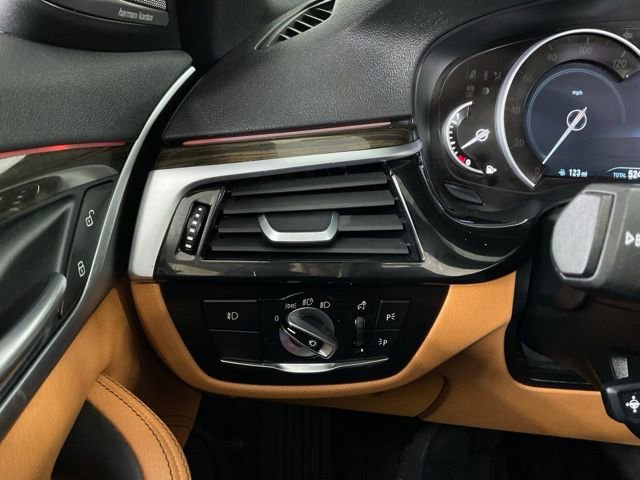 Used 2018 BMW 540i xDrive AWD/4WD image 27
