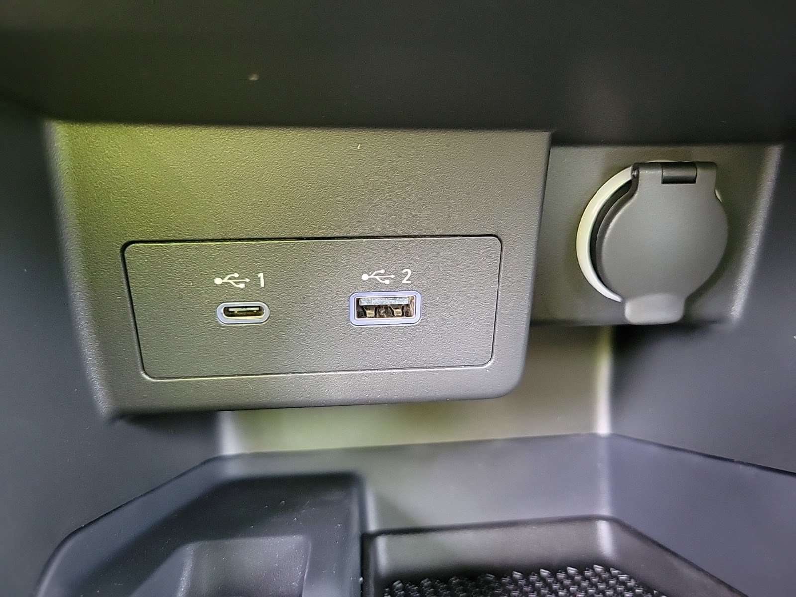 New 2024 Nissan Kicks SR w/ SR Premium Package image 24