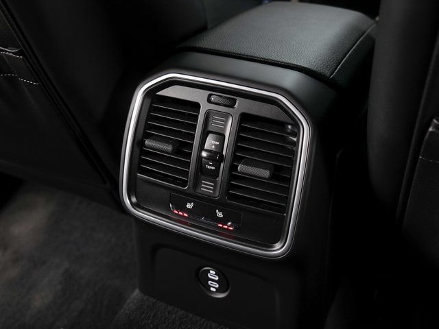 Certified 2026 Porsche Macan AWD/4WD image 25