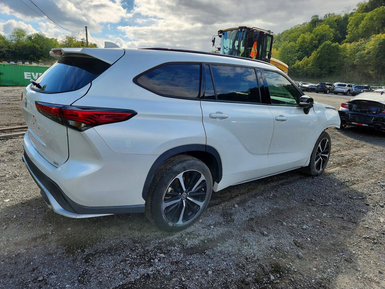 Used 2022 Toyota Highlander XSE FWD image 5