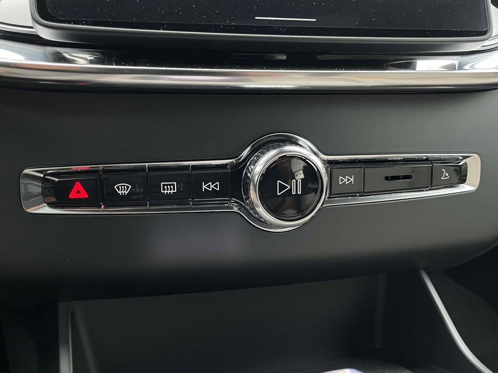 New 2026 Volvo XC90 B6 Plus w/ Protection Package Premier image 20