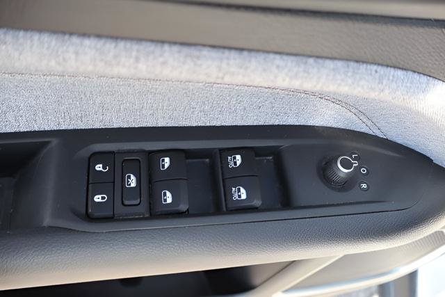 Used 2023 Jeep Compass Latitude image 22