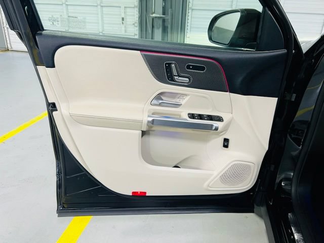 Used 2021 Mercedes-Benz GLB 250 image 28