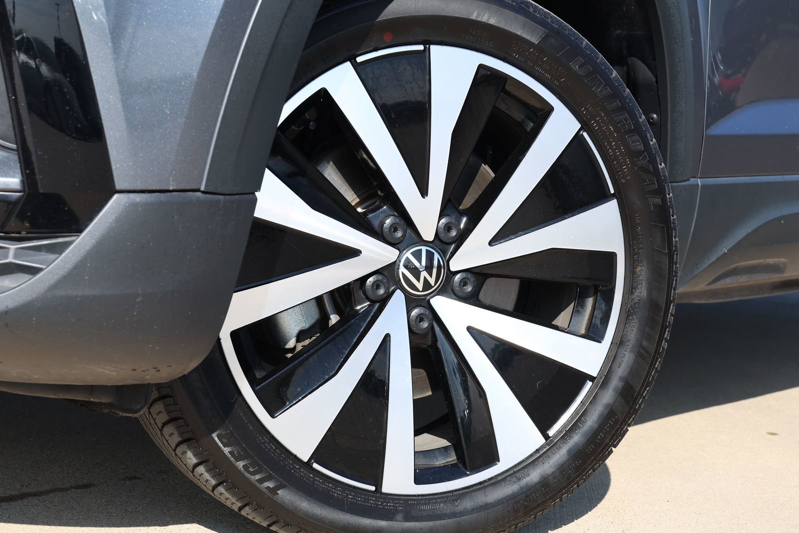 Used 2024 Volkswagen Taos SE image 13