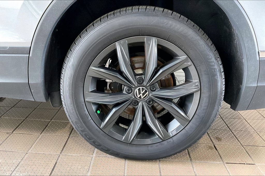 Used 2024 Volkswagen Tiguan SE FWD image 31