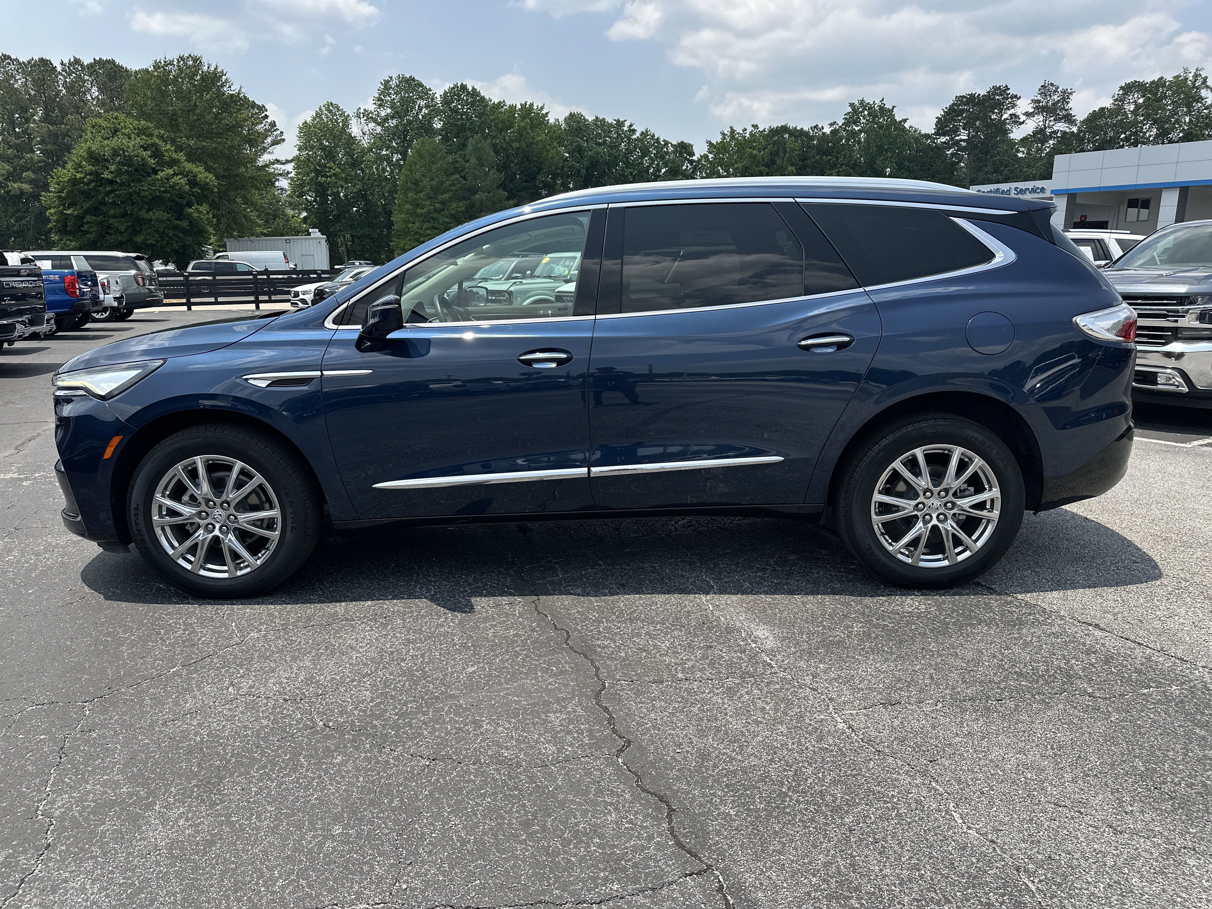 Used 2023 Buick Enclave Premium w/ Experience Buick Package image 8