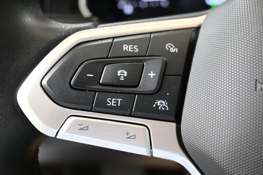Used 2023 Volkswagen Jetta SE w/ Panoramic Sunroof Package FWD image 27