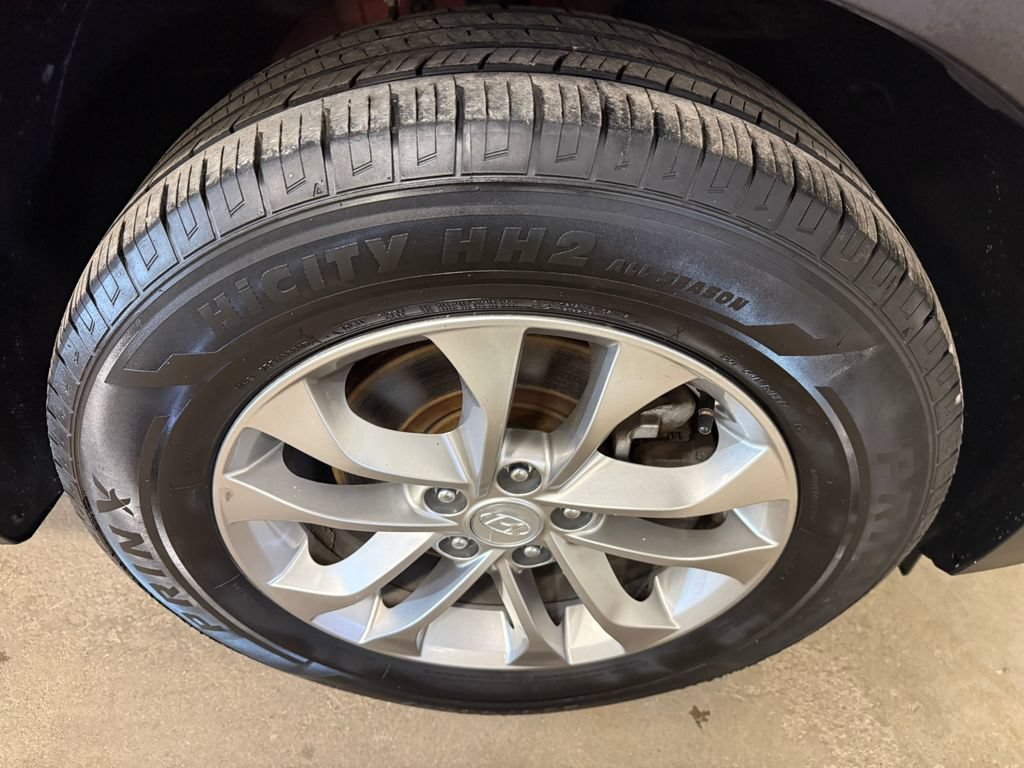 Used 2019 Hyundai Santa Fe SEL FWD image 14