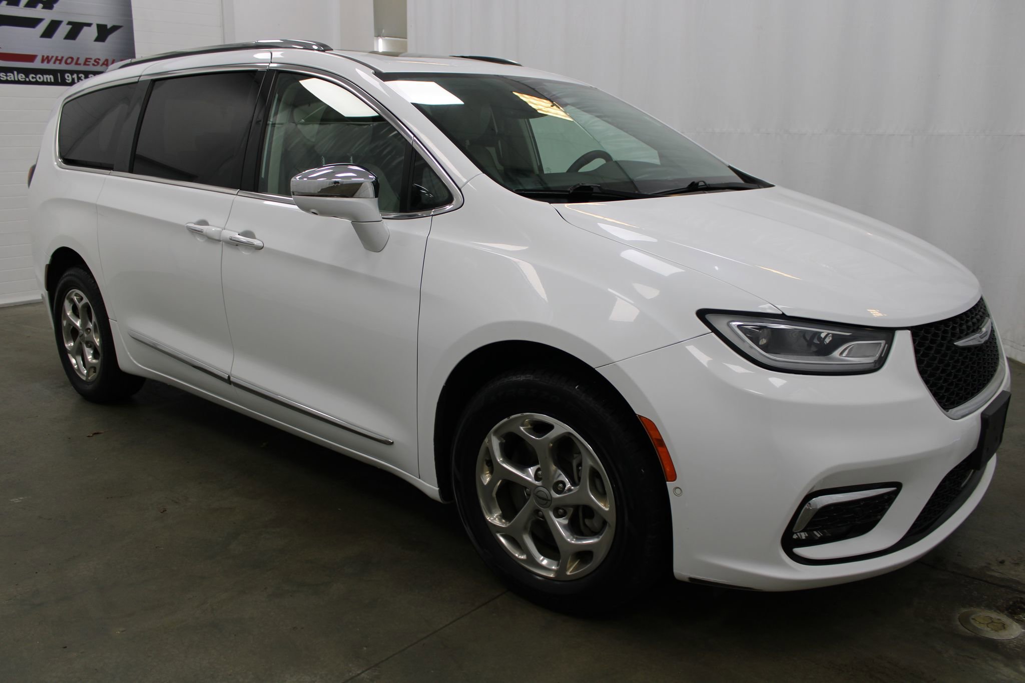 Used 2021 Chrysler Pacifica Limited w/ Premium & Safety Sphere Group AWD/4WD image 4
