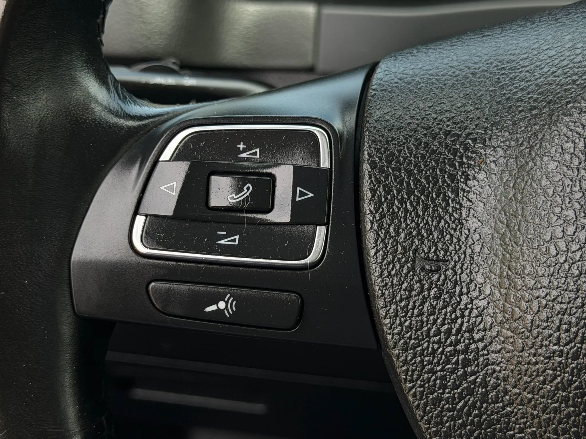 Used 2014 Volkswagen Tiguan S FWD image 17