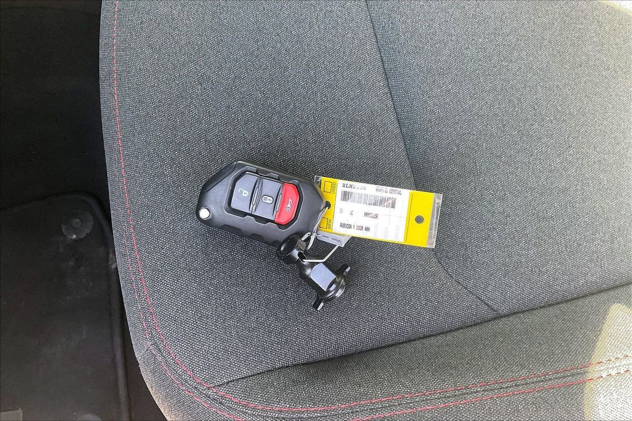 Certified 2025 Jeep Wrangler Unlimited Rubicon image 31