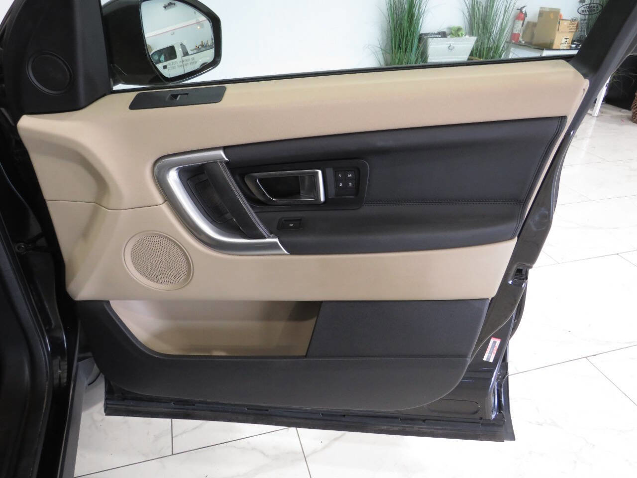 Used 2019 Land Rover Discovery Sport AWD/4WD image 29