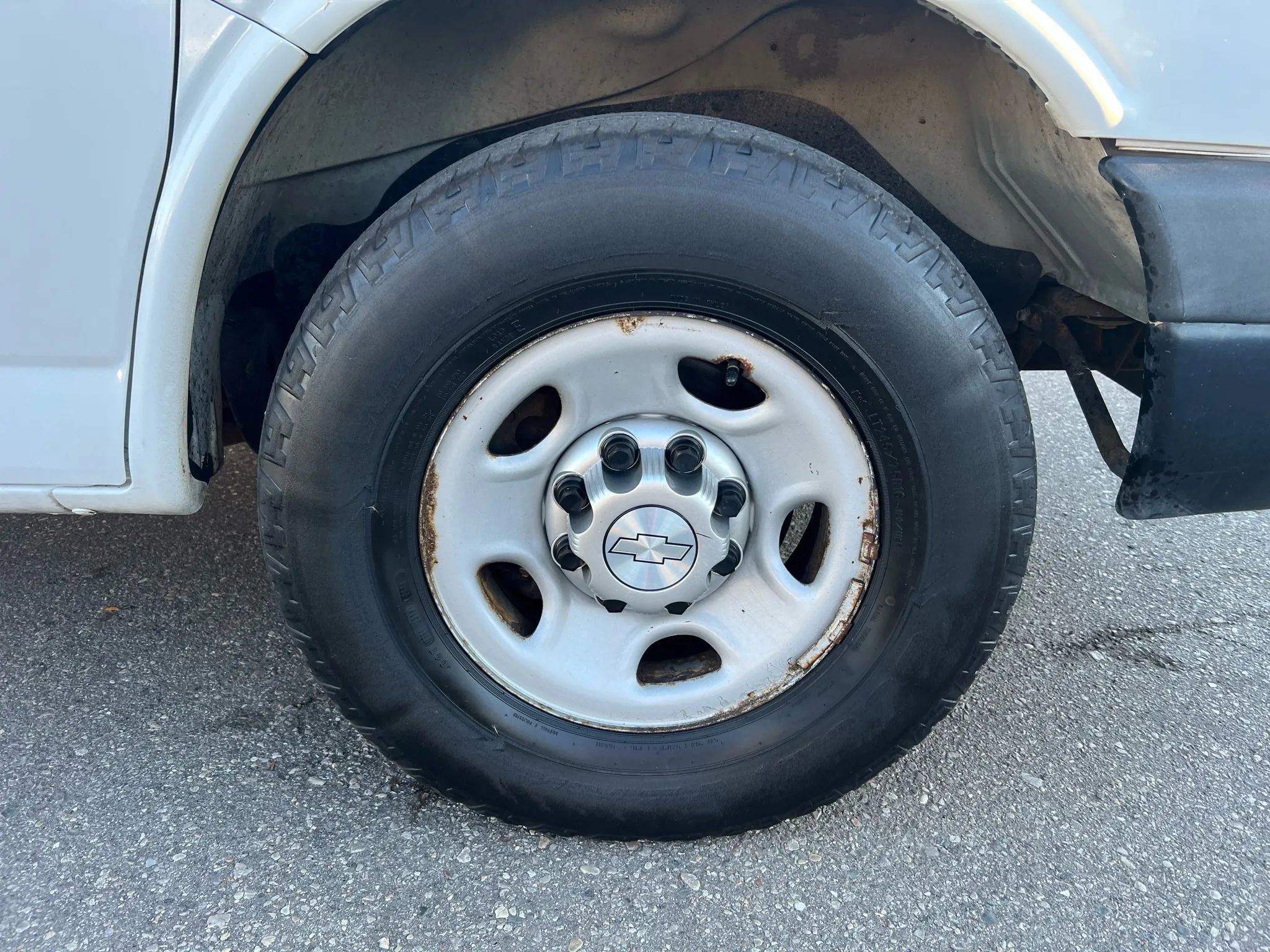 Used 2015 Chevrolet Express 2500 image 12