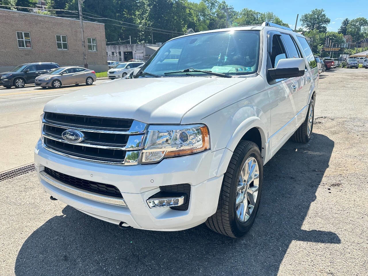 Used 2015 Ford Expedition Limited AWD/4WD image 3