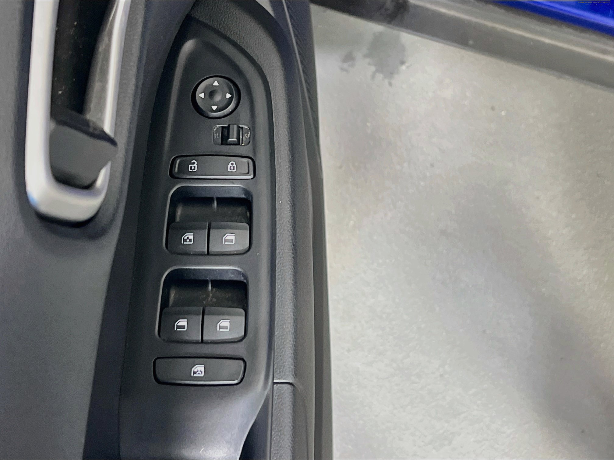Used 2023 Hyundai Venue SEL FWD image 17