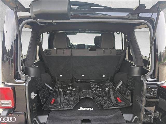Used 2017 Jeep Wrangler Unlimited Rubicon w/ Connectivity Group AWD/4WD image 23