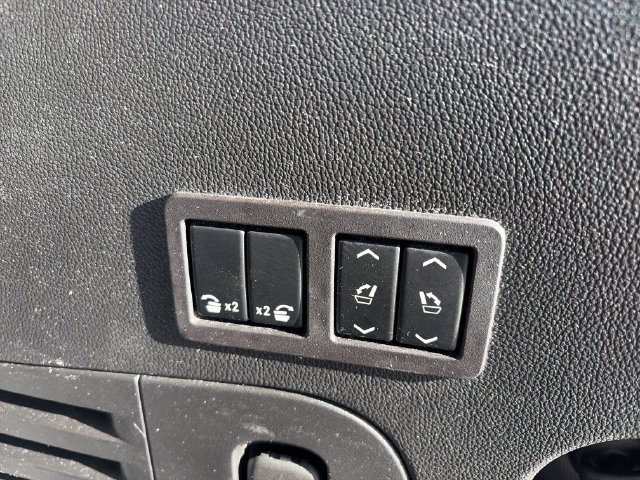 Used 2017 GMC Yukon SLT w/ Premium Edition AWD/4WD image 46