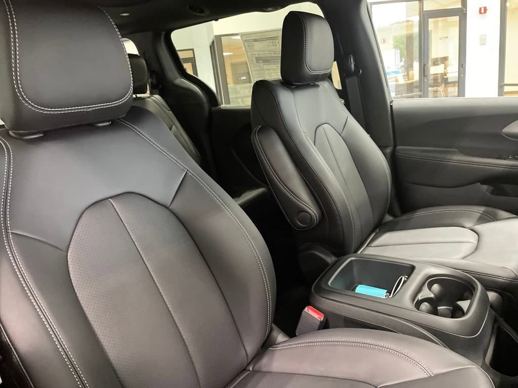 New 2025 Chrysler Pacifica Select image 14