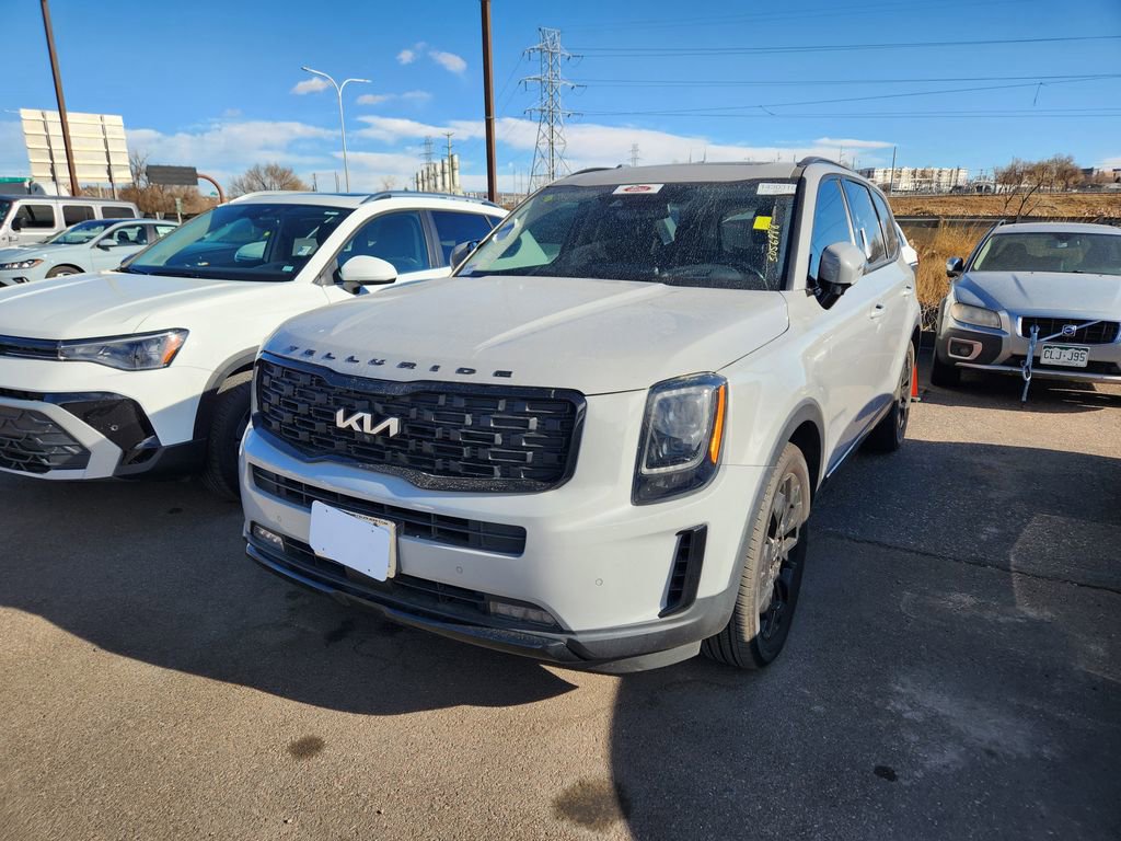 Used 2022 Kia Telluride SX w/ SX Prestige Package image 3