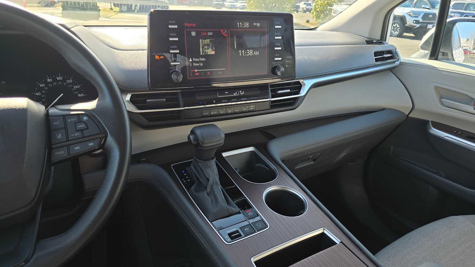 Used 2024 Toyota Sienna LE image 36